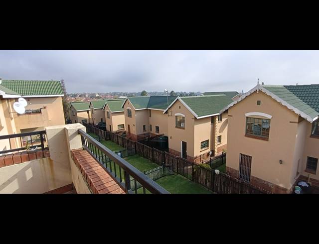 2 BEDROOM APARTMENT TO LET IN REYNO RIDGE